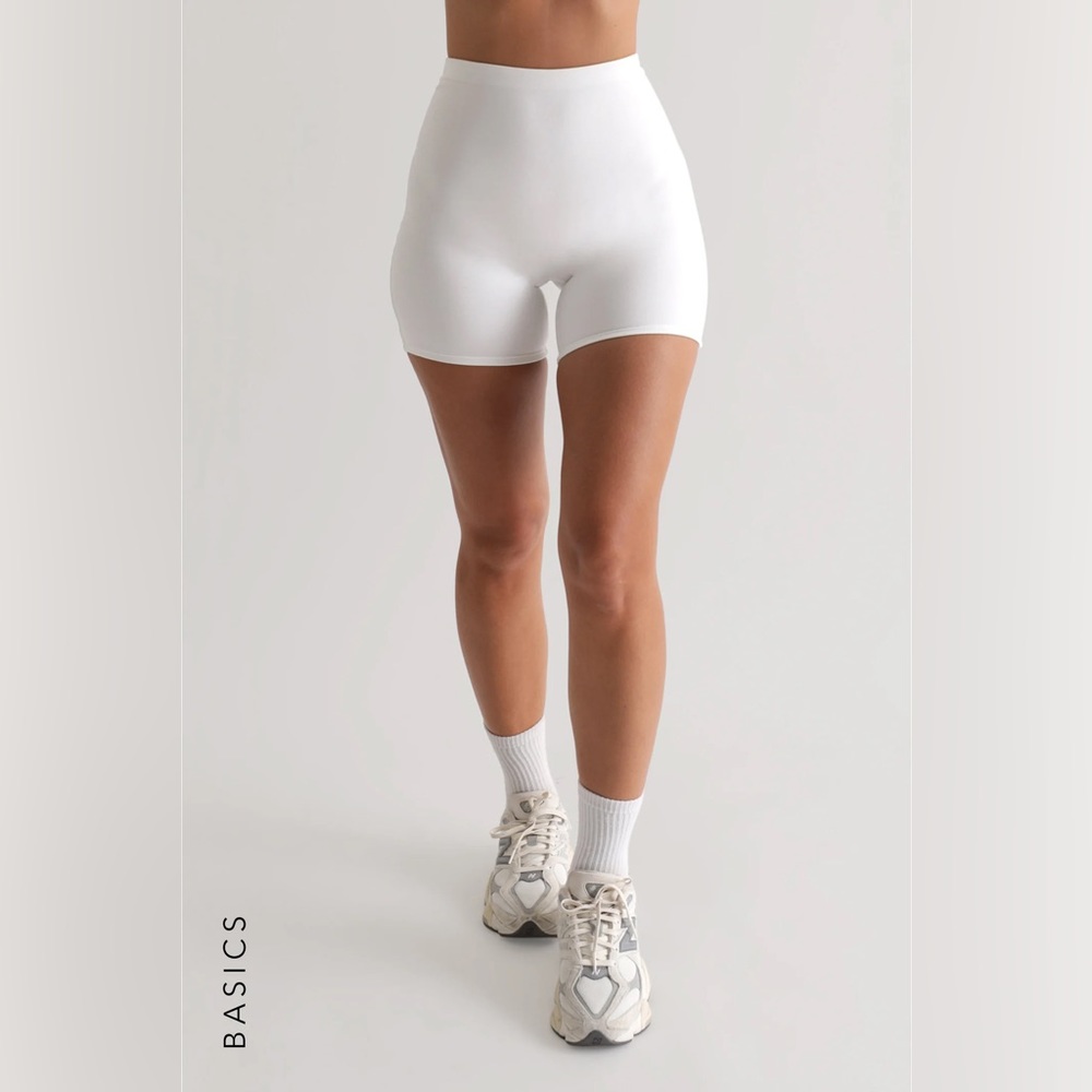 Myoutfitonline pro-technical shorts white
